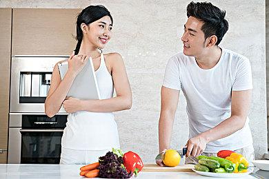 你可以不用武器打通《毁灭战士：黑暗时代》